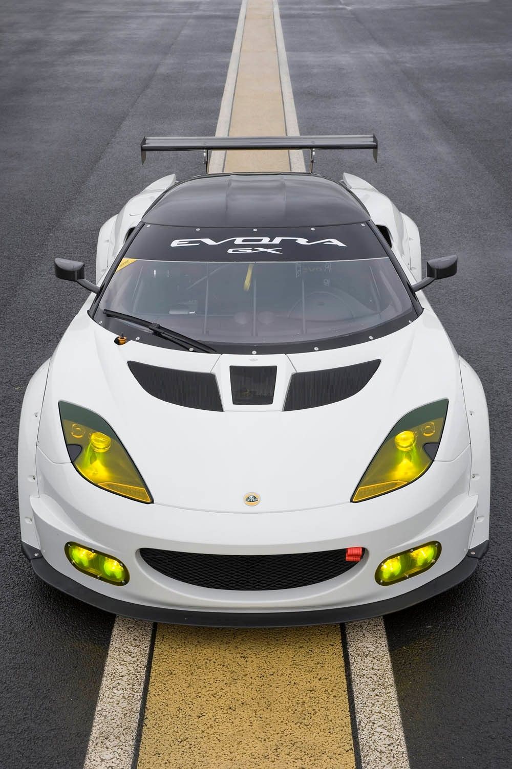 Fehér Lotus Evora GT versenyautó szemből